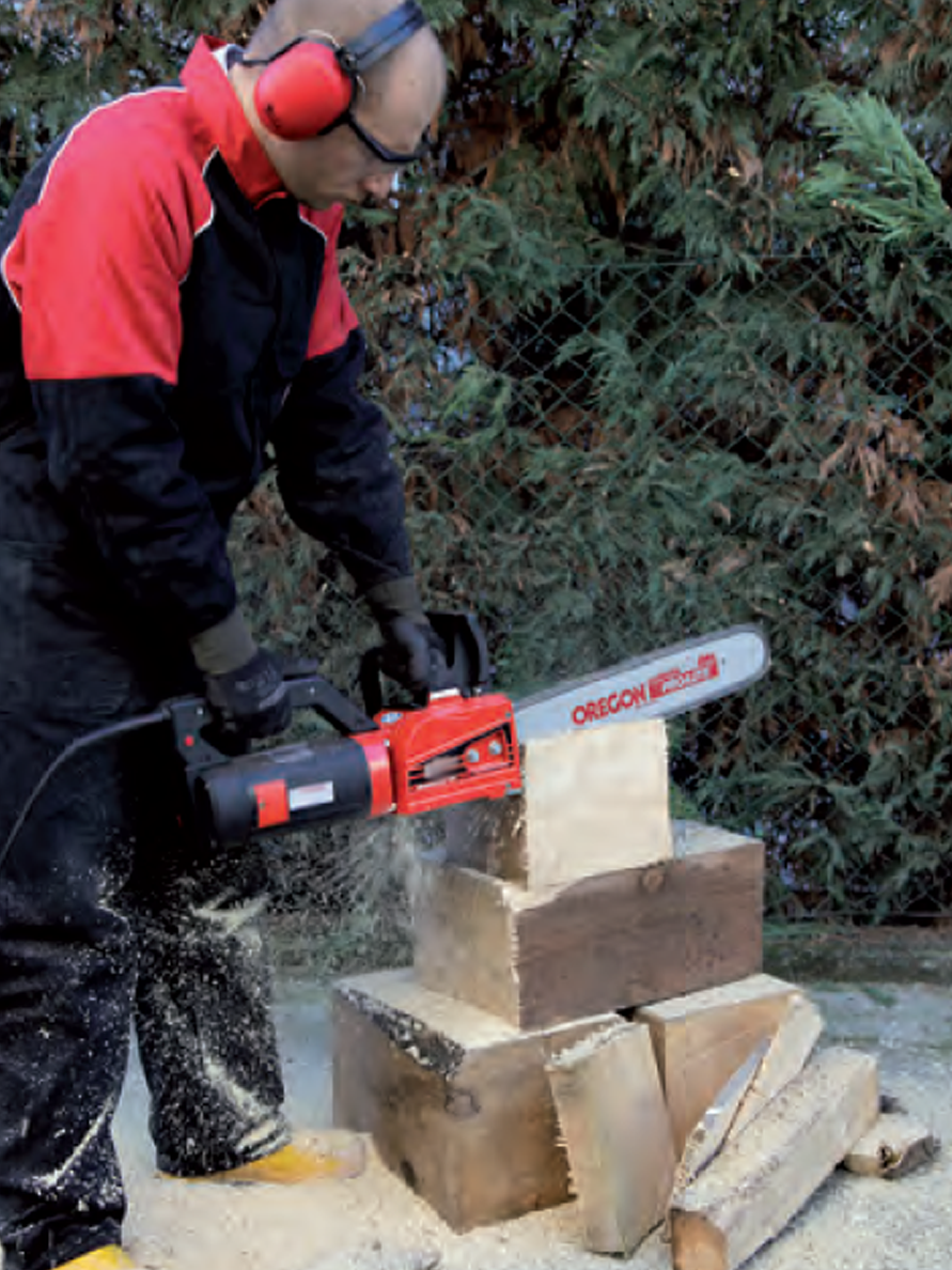 Holzkettensaege-elektrisch-Konstruktionsholz